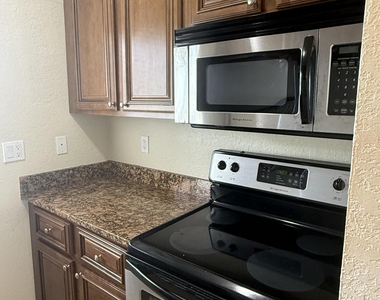 578 Ne 20th Street - Photo Thumbnail 9