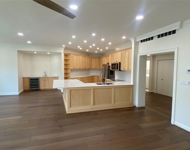 1114 Sherwood Lane - Photo Thumbnail 12