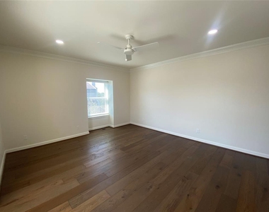 1114 Sherwood Lane - Photo Thumbnail 23