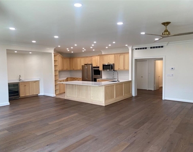 1114 Sherwood Lane - Photo Thumbnail 6