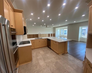 1114 Sherwood Lane - Photo Thumbnail 10
