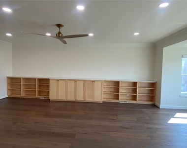 1114 Sherwood Lane - Photo Thumbnail 14