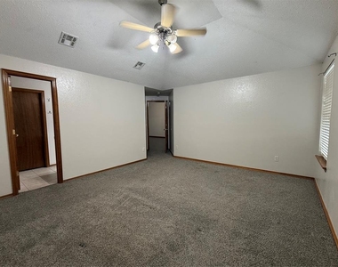 504 Eastridge Drive - Photo Thumbnail 2