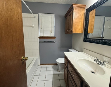 504 Eastridge Drive - Photo Thumbnail 5