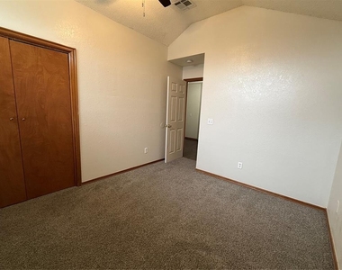 504 Eastridge Drive - Photo Thumbnail 6