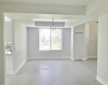 10535 Nw 10th Street - Photo Thumbnail 4