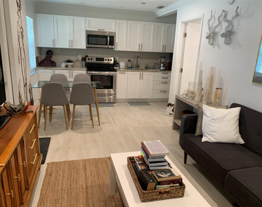 801 Sw 10th Street - Photo Thumbnail 4
