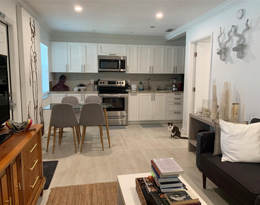 801 Sw 10th Street - Photo Thumbnail 2
