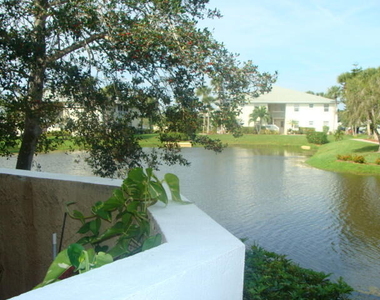 1565 Se Royal Green Circle - Photo Thumbnail 1