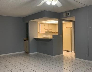 1565 Se Royal Green Circle - Photo Thumbnail 2