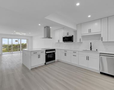 3050 N Palm Aire Drive - Photo Thumbnail 1