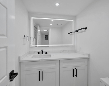 3050 N Palm Aire Drive - Photo Thumbnail 18