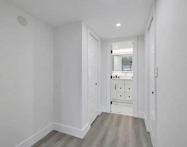 3050 N Palm Aire Drive - Photo Thumbnail 13