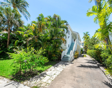 424 Chilean Avenue - Photo Thumbnail 12