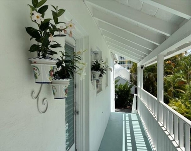 424 Chilean Avenue - Photo Thumbnail 8