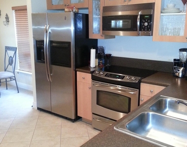 10012 Sw 23rd Street - Photo Thumbnail 1