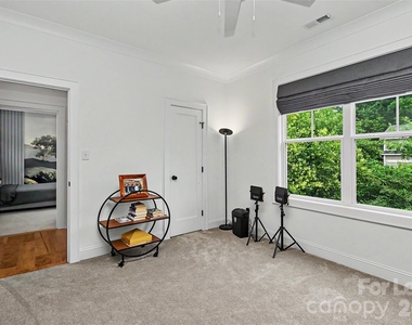 221 S Gardner Avenue - Photo Thumbnail 30