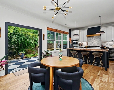 221 S Gardner Avenue - Photo Thumbnail 10