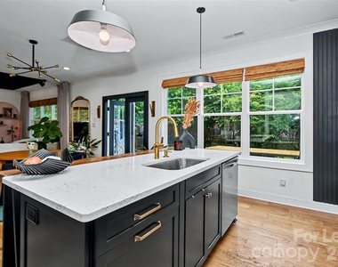 221 S Gardner Avenue - Photo Thumbnail 4