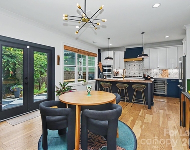 221 S Gardner Avenue - Photo Thumbnail 11