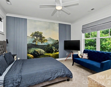 221 S Gardner Avenue - Photo Thumbnail 33