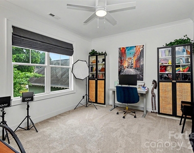 221 S Gardner Avenue - Photo Thumbnail 40