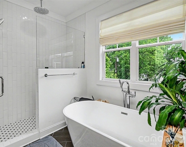 221 S Gardner Avenue - Photo Thumbnail 27