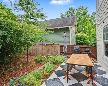 221 S Gardner Avenue - Photo Thumbnail 41