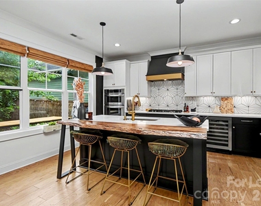 221 S Gardner Avenue - Photo Thumbnail 7