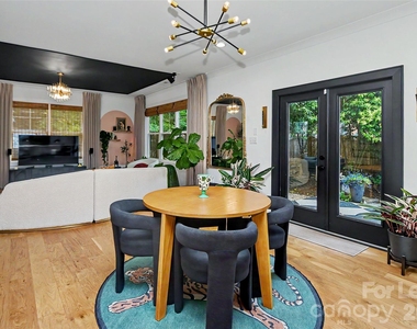 221 S Gardner Avenue - Photo Thumbnail 8