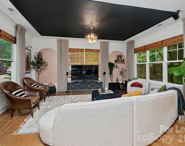 221 S Gardner Avenue - Photo Thumbnail 16