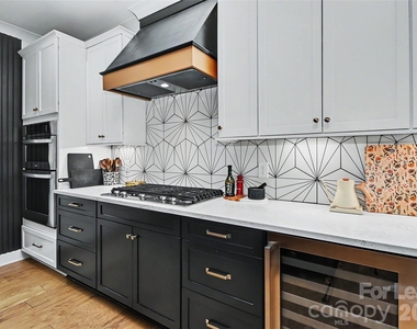 221 S Gardner Avenue - Photo Thumbnail 2