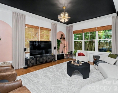 221 S Gardner Avenue - Photo Thumbnail 14