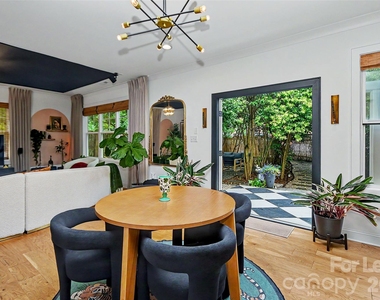 221 S Gardner Avenue - Photo Thumbnail 9