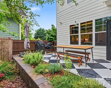 221 S Gardner Avenue - Photo Thumbnail 38