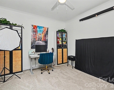 221 S Gardner Avenue - Photo Thumbnail 31