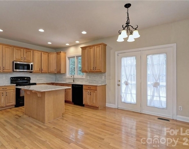 10496 Gunnison Lane - Photo Thumbnail 7
