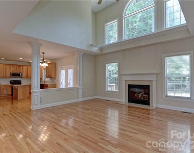 10496 Gunnison Lane - Photo Thumbnail 8