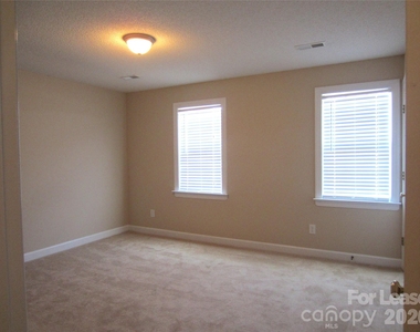 1615 Stroll Circle - Photo Thumbnail 4