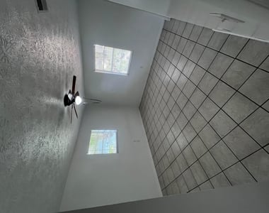 173 Se Fallon Drive - Photo Thumbnail 10