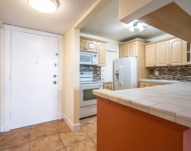 1801 S Ocean Drive - Photo Thumbnail 9