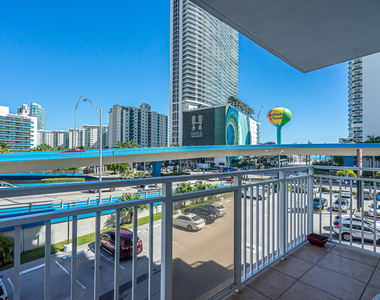 1801 S Ocean Drive - Photo Thumbnail 13