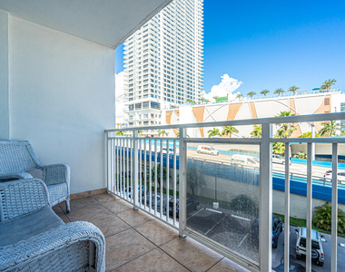 1801 S Ocean Drive - Photo Thumbnail 14