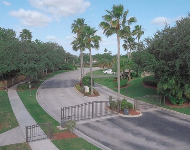 3129 Sw Solitaire Palm Drive - Photo Thumbnail 23