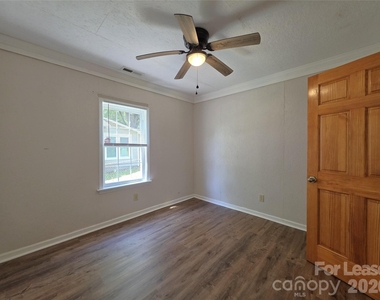 922 S Meeting Street - Photo Thumbnail 9