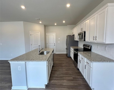 2123 Lavender Meadows Court - Photo Thumbnail 7