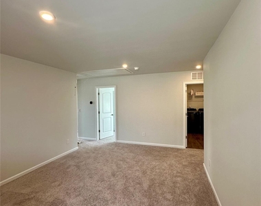 2123 Lavender Meadows Court - Photo Thumbnail 12