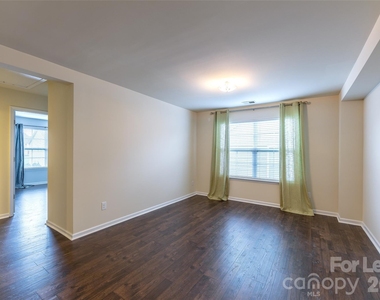 1310 Middlecrest Drive - Photo Thumbnail 40