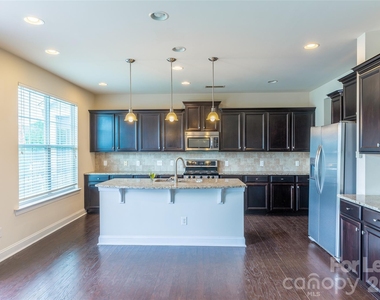 1310 Middlecrest Drive - Photo Thumbnail 17