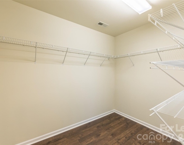 1310 Middlecrest Drive - Photo Thumbnail 35